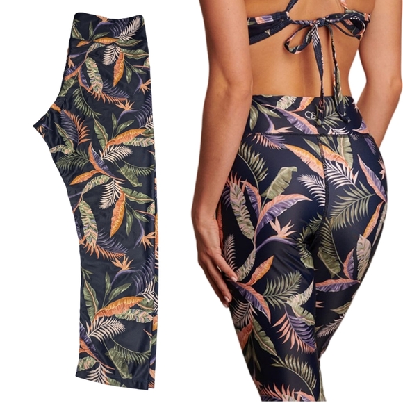 Quintsoul Highrise Crop Leggings in Navajo Print NWT Size Small Swim Pants - Picture 1 of 7